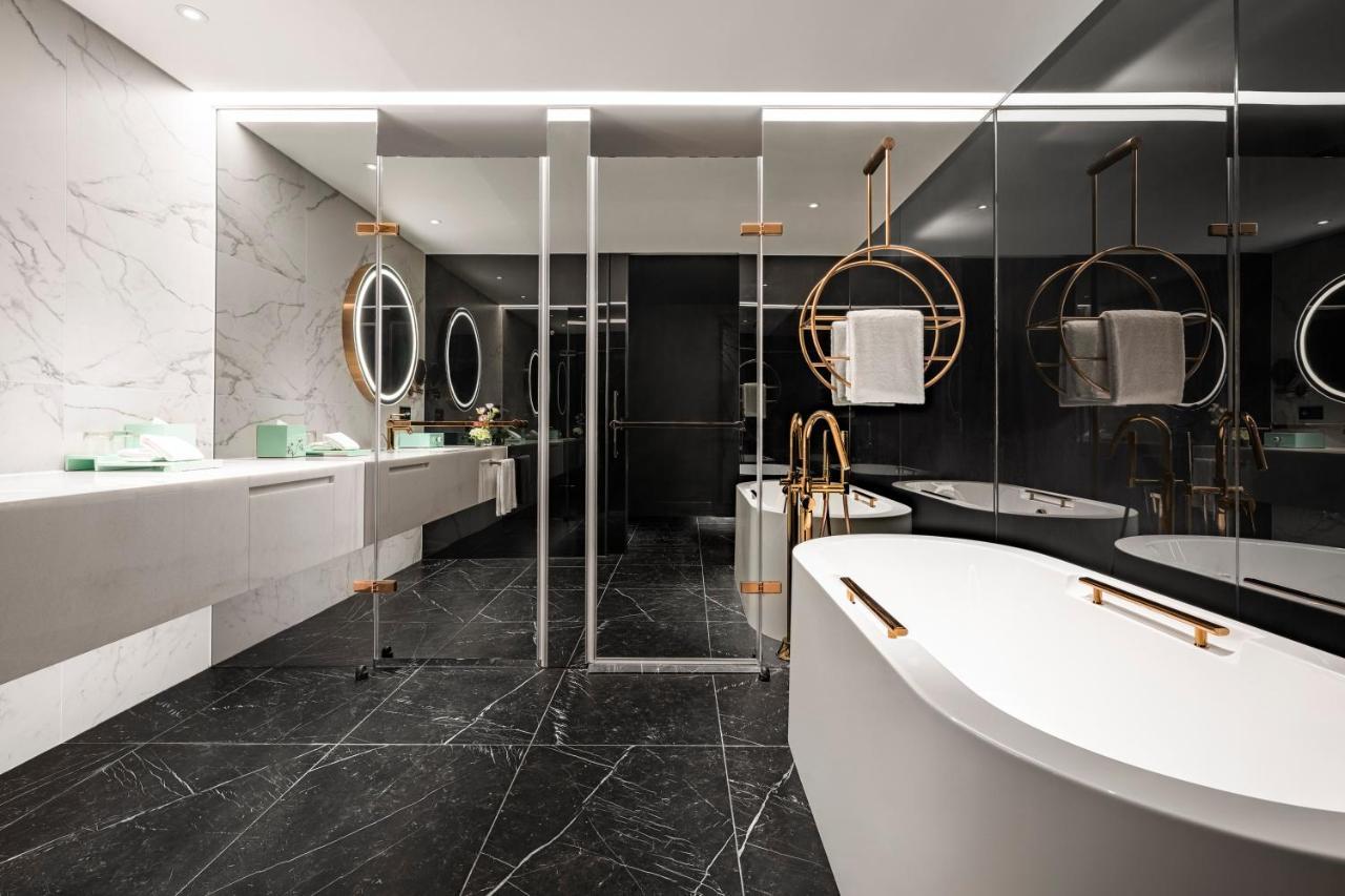 Le Meridien Тайджун Екстериор снимка Bathroom interior design