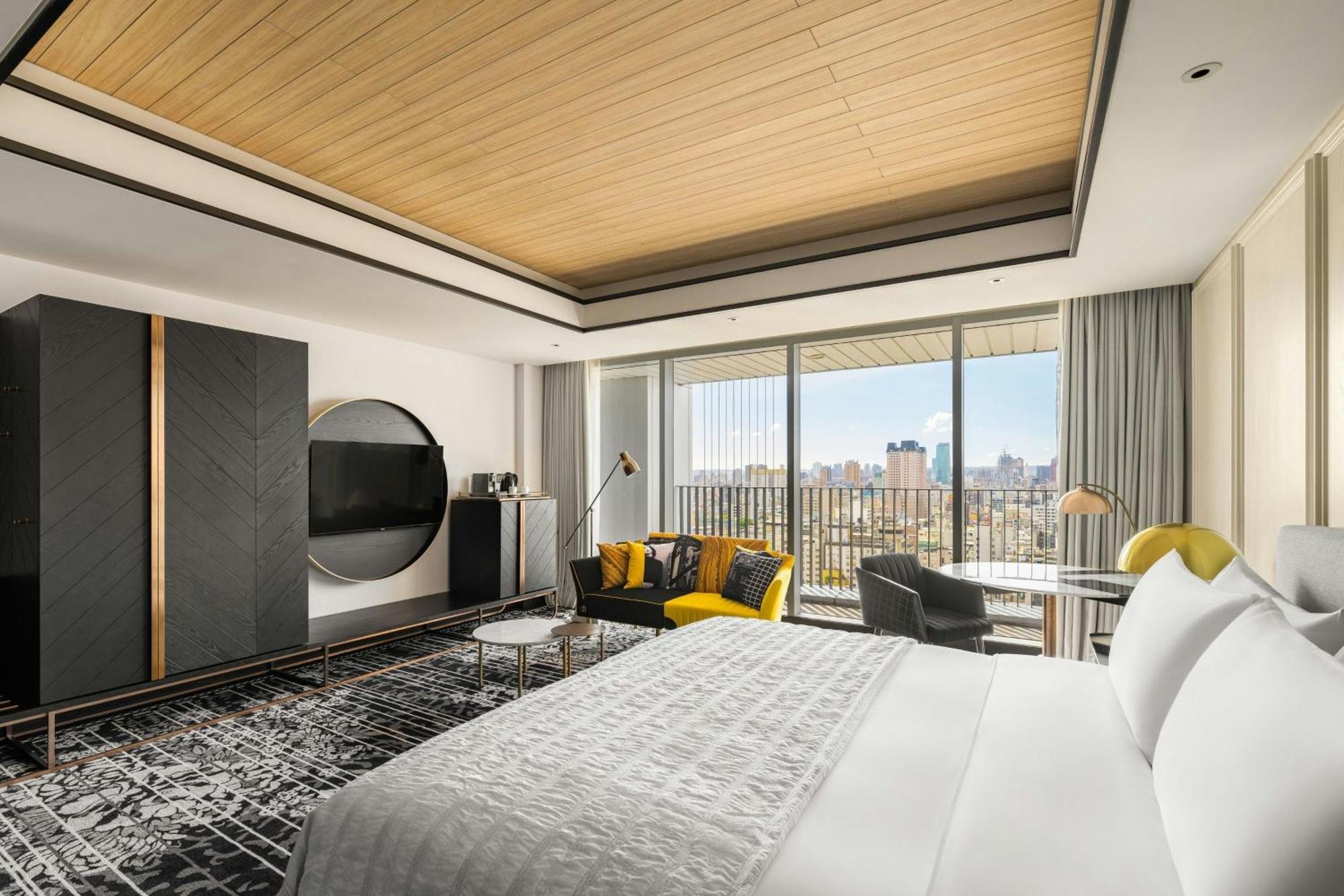 Le Meridien Тайджун Екстериор снимка A guest room at the Westin Tokyo