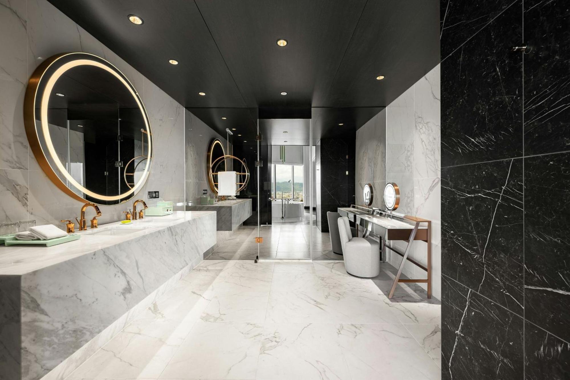 Le Meridien Тайджун Екстериор снимка Bathroom