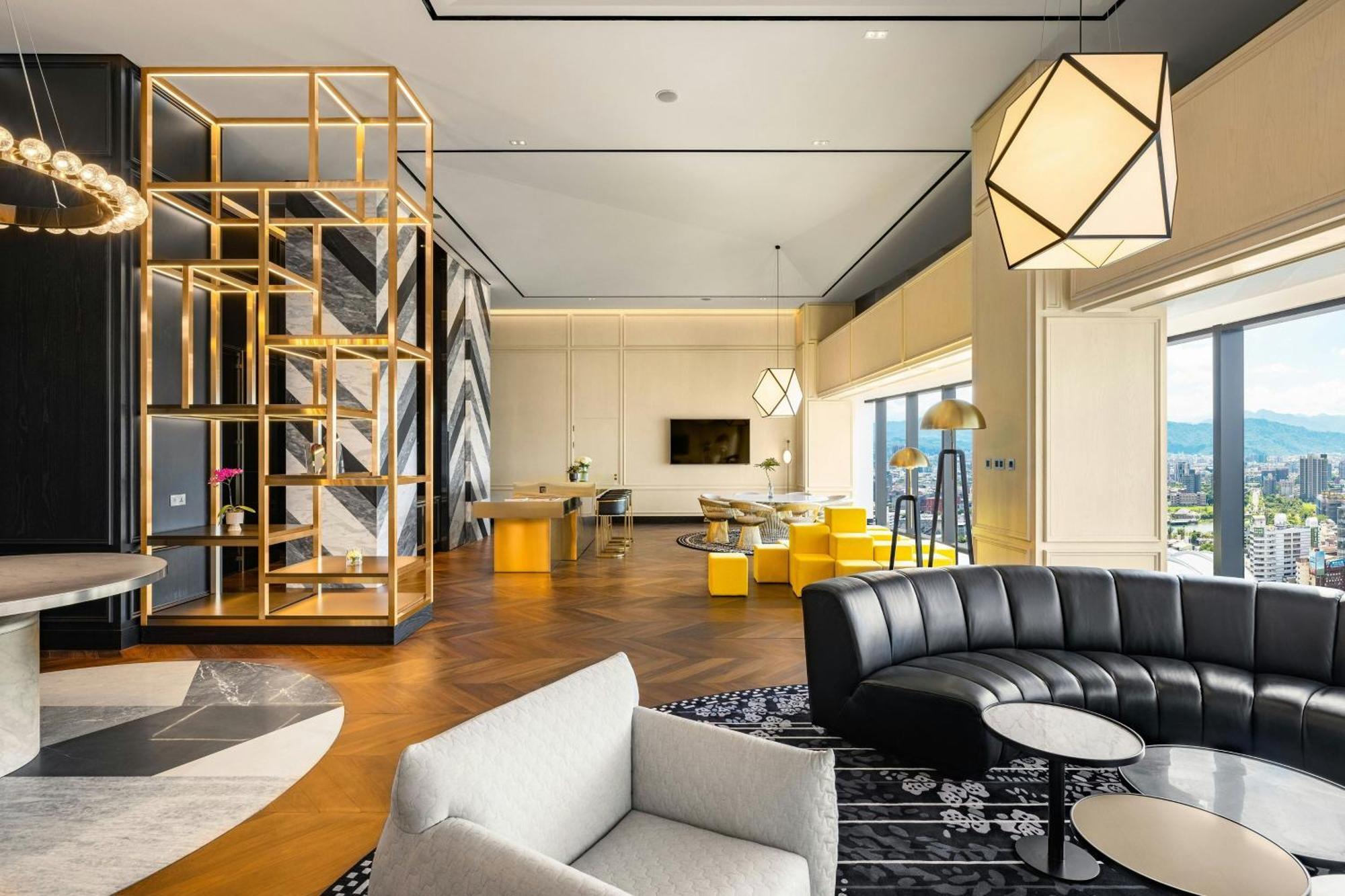 Le Meridien Тайджун Екстериор снимка The Club at The Westin Nanjing
