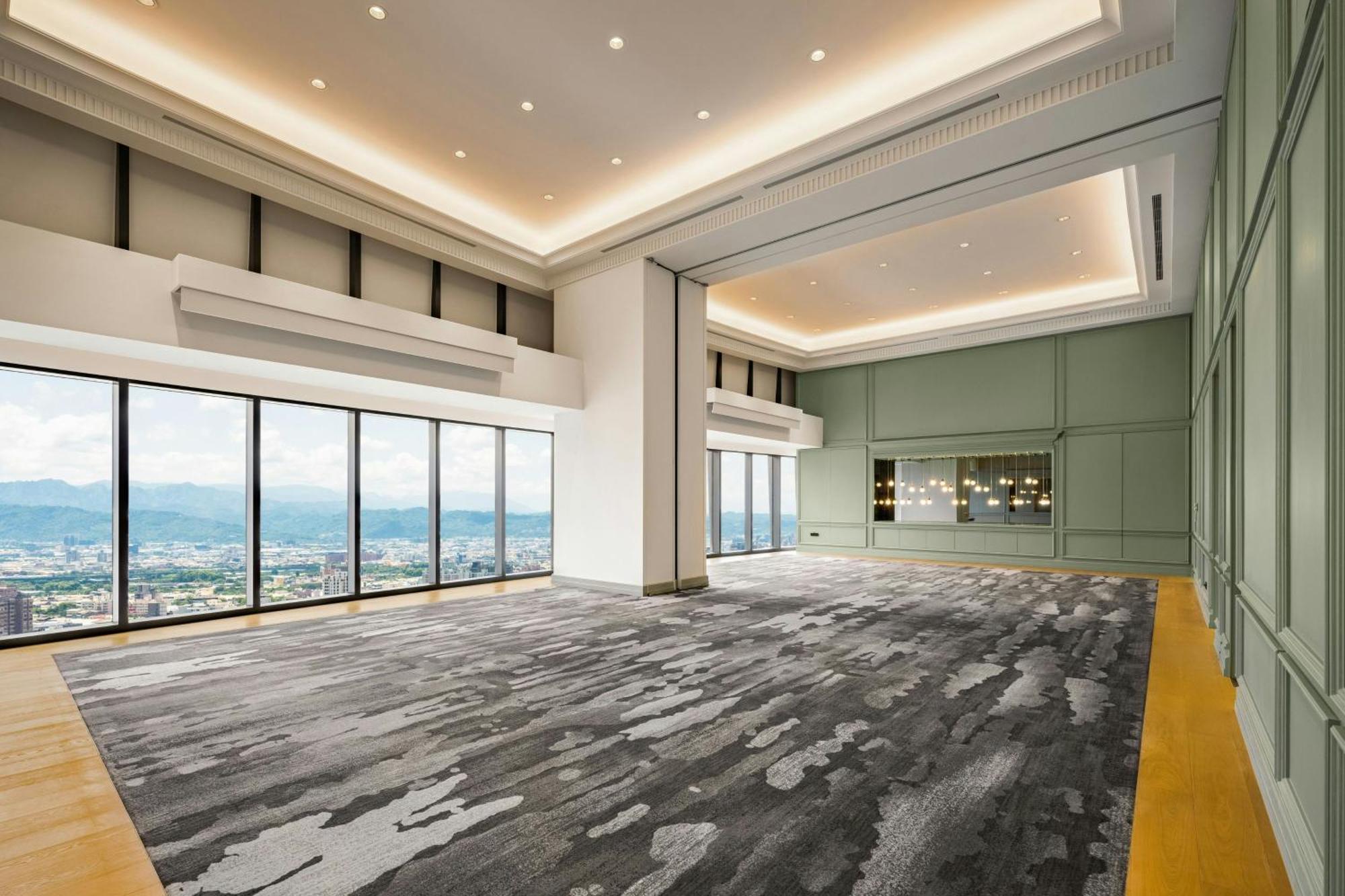 Le Meridien Тайджун Екстериор снимка The 30th floor of the hotel
