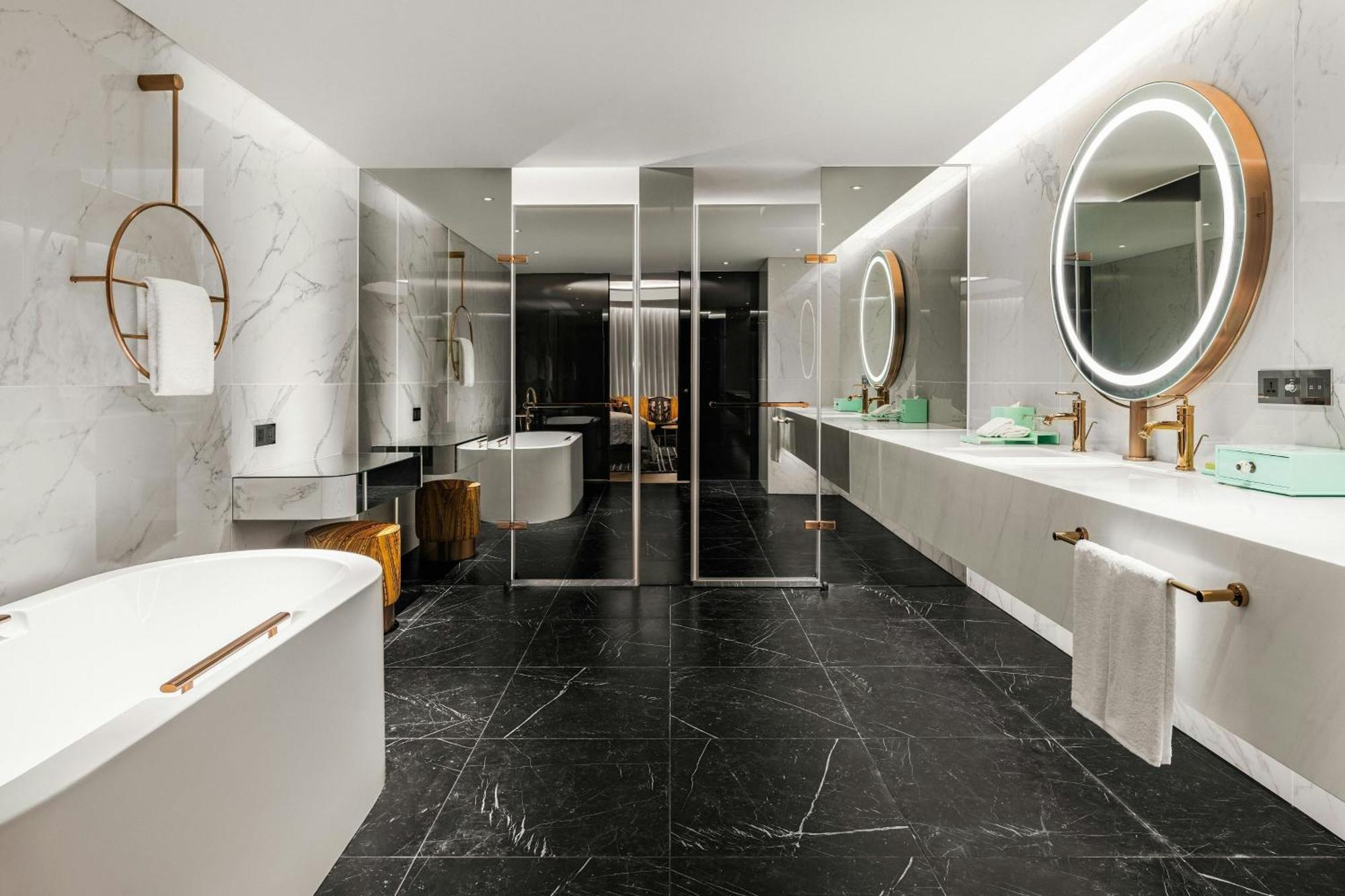 Le Meridien Тайджун Екстериор снимка Bathroom