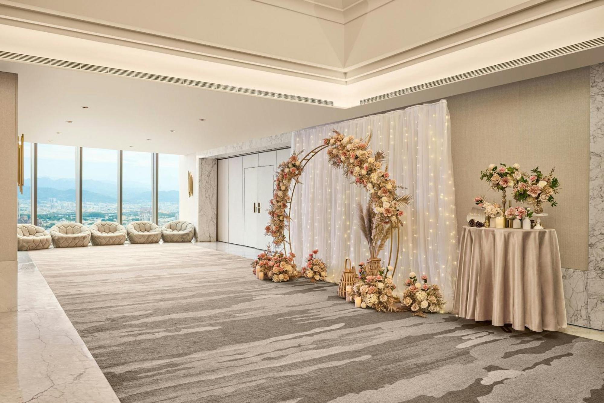 Le Meridien Тайджун Екстериор снимка The Wedding Hall