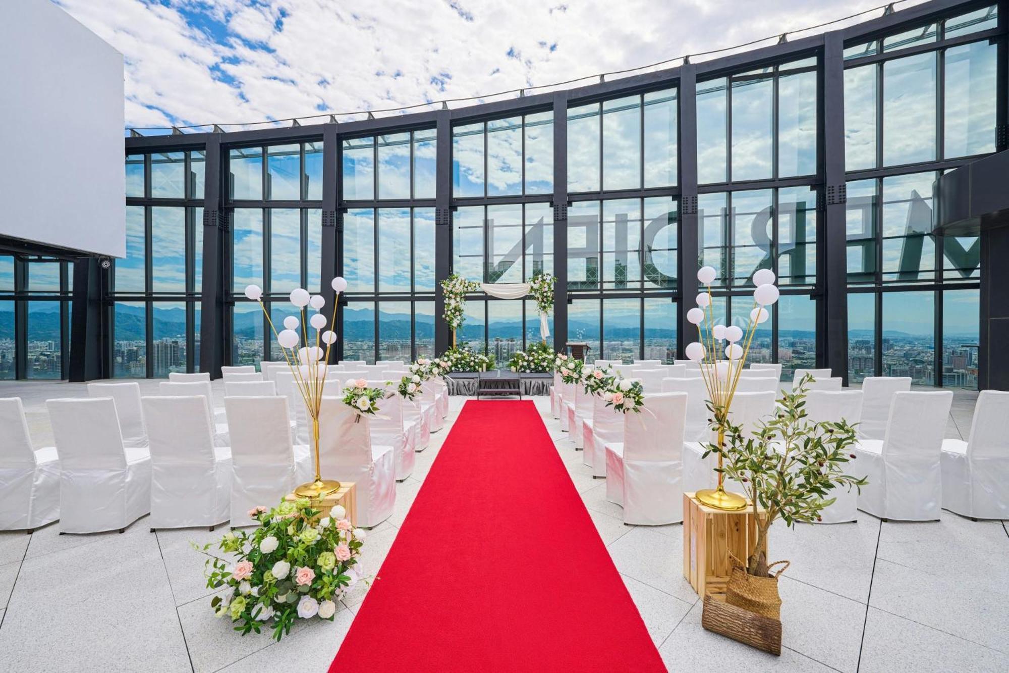 Le Meridien Тайджун Екстериор снимка The Sky Chapel