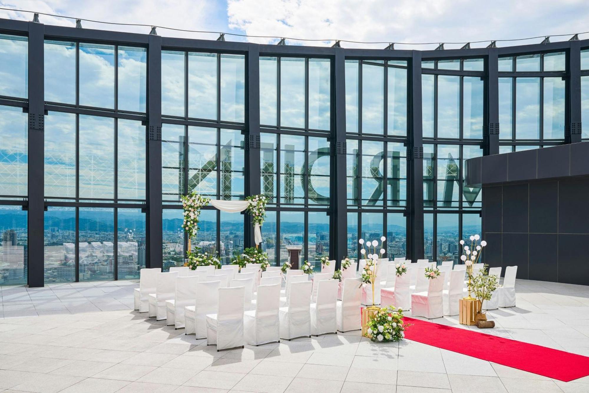 Le Meridien Тайджун Екстериор снимка The Sky Chapel