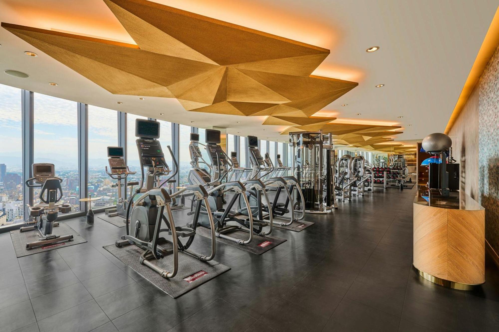 Le Meridien Тайджун Екстериор снимка The gym at The Landmark
