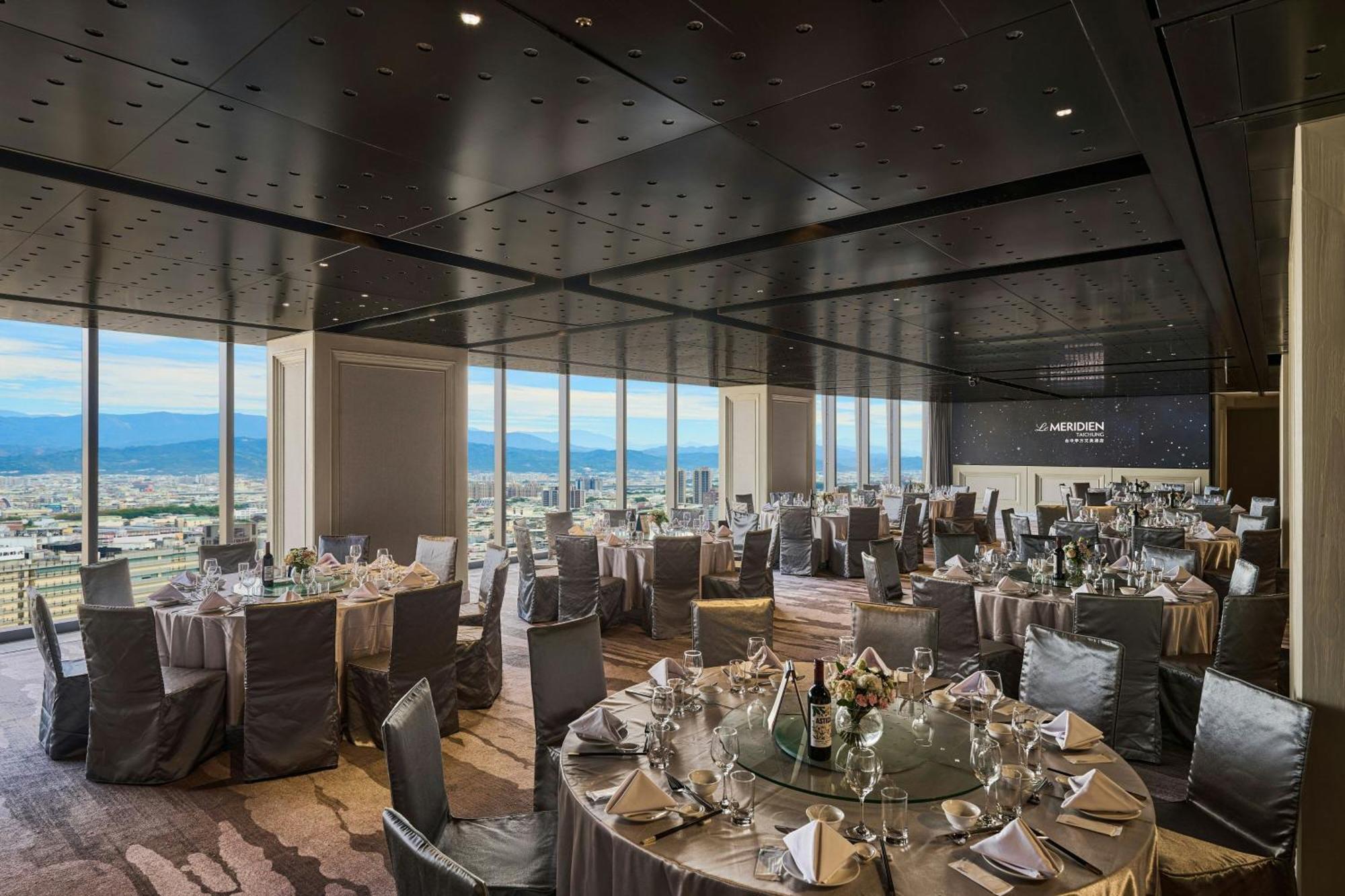Le Meridien Тайджун Екстериор снимка The 39th floor of the hotel