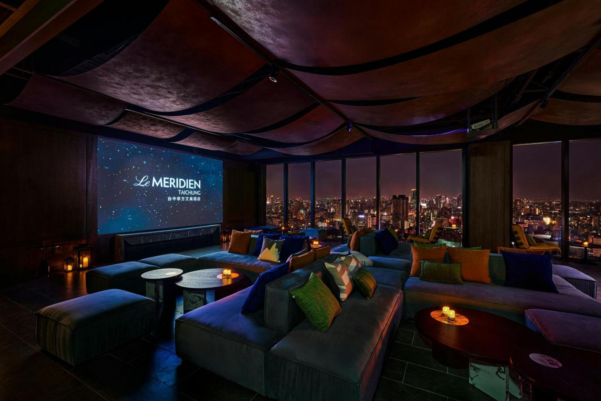 Le Meridien Тайджун Екстериор снимка The 63rd floor lounge