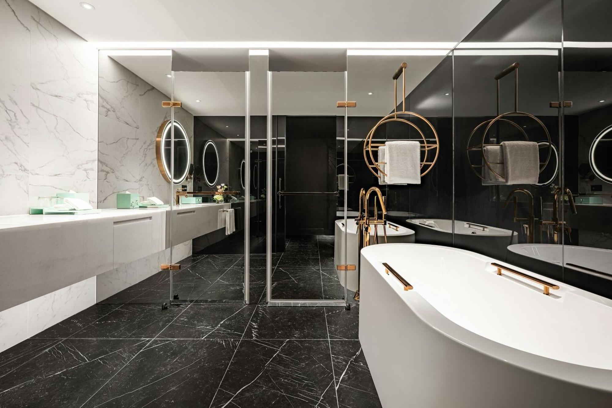 Le Meridien Тайджун Екстериор снимка Bathroom interior design