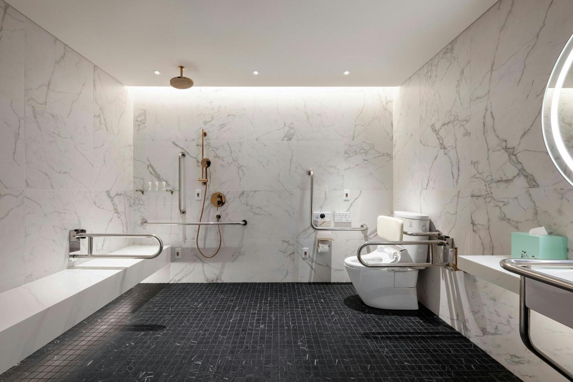 Le Meridien Тайджун Екстериор снимка Bathroom