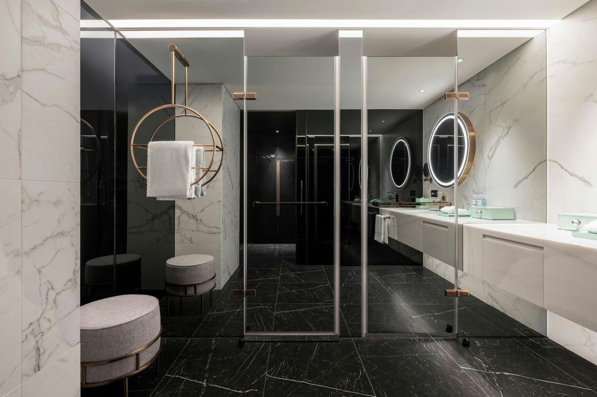 Le Meridien Тайджун Екстериор снимка Bathroom